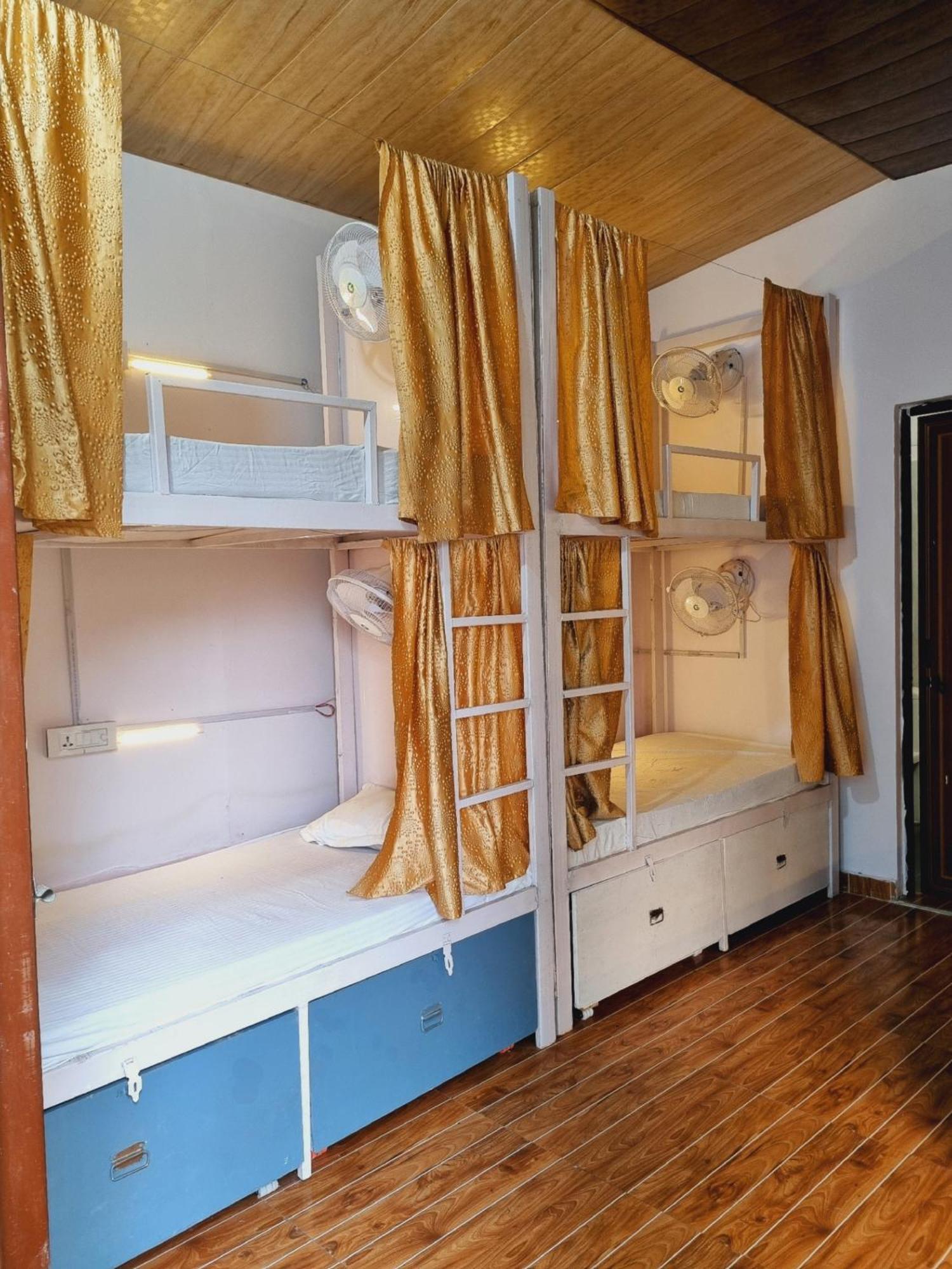 Landlopers Hostel リシケーシュ エクステリア 写真