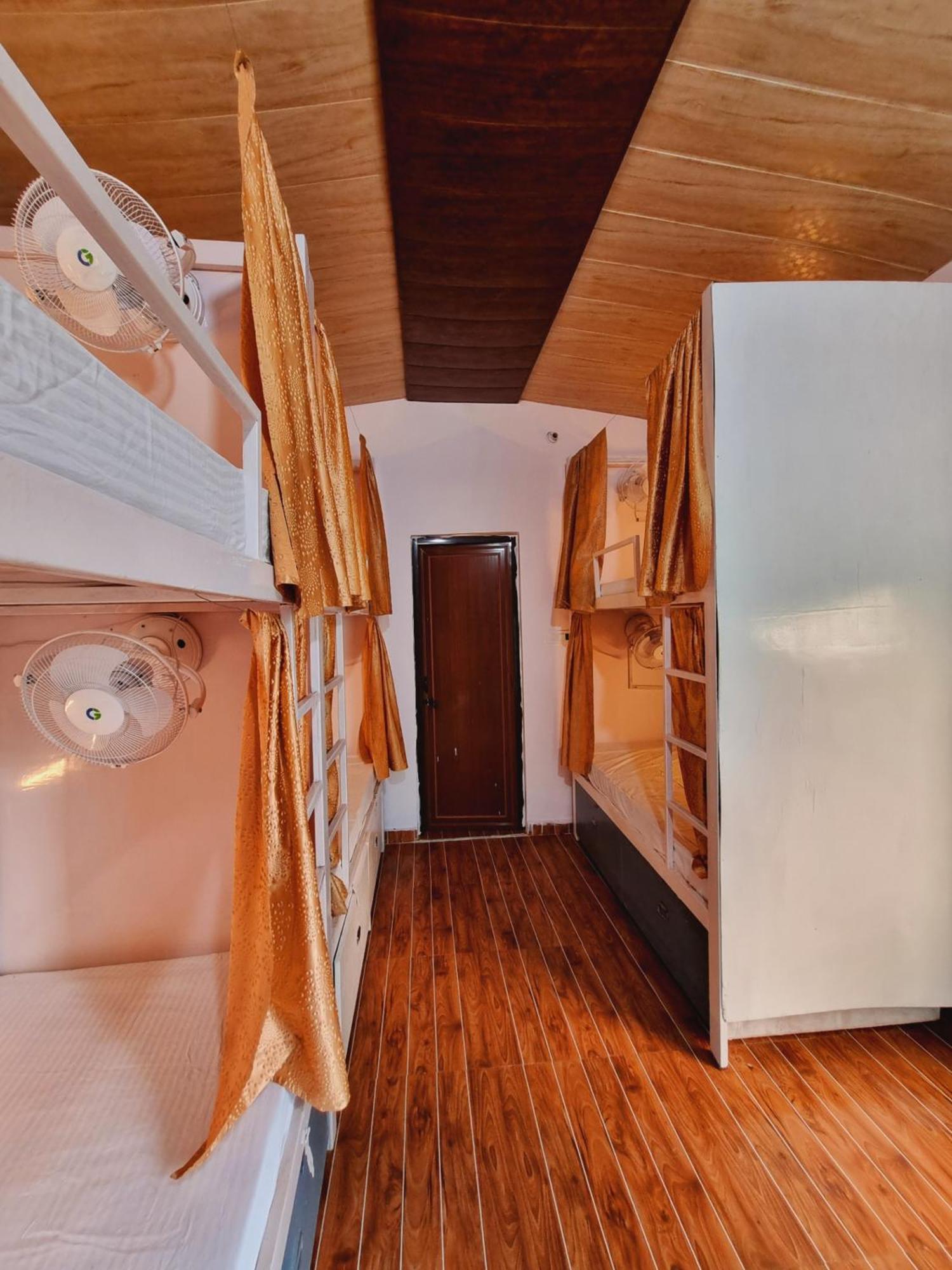 Landlopers Hostel リシケーシュ エクステリア 写真