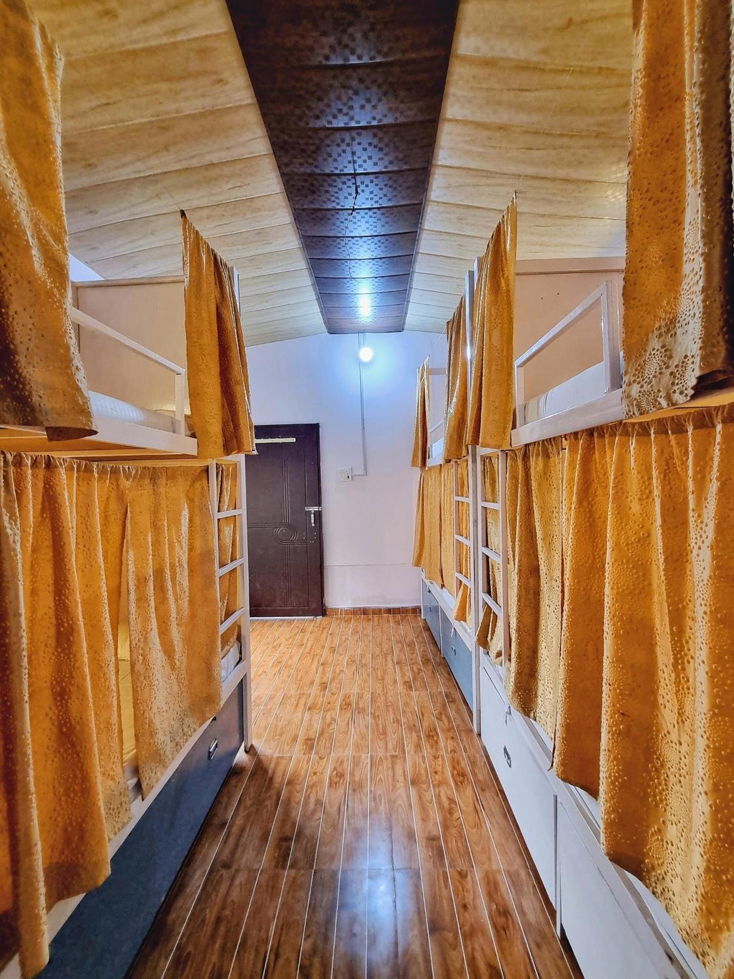 Landlopers Hostel リシケーシュ エクステリア 写真