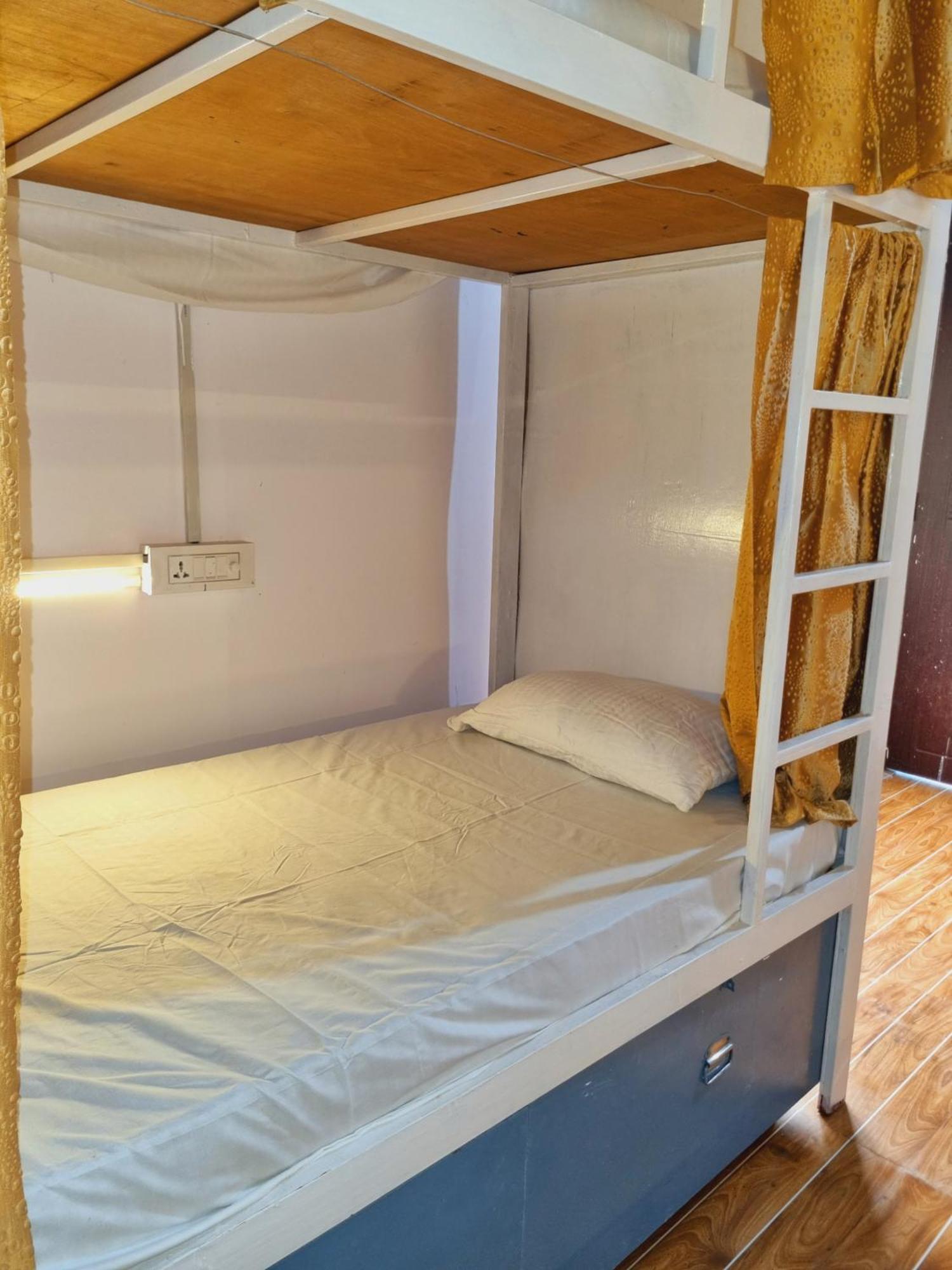 Landlopers Hostel リシケーシュ エクステリア 写真