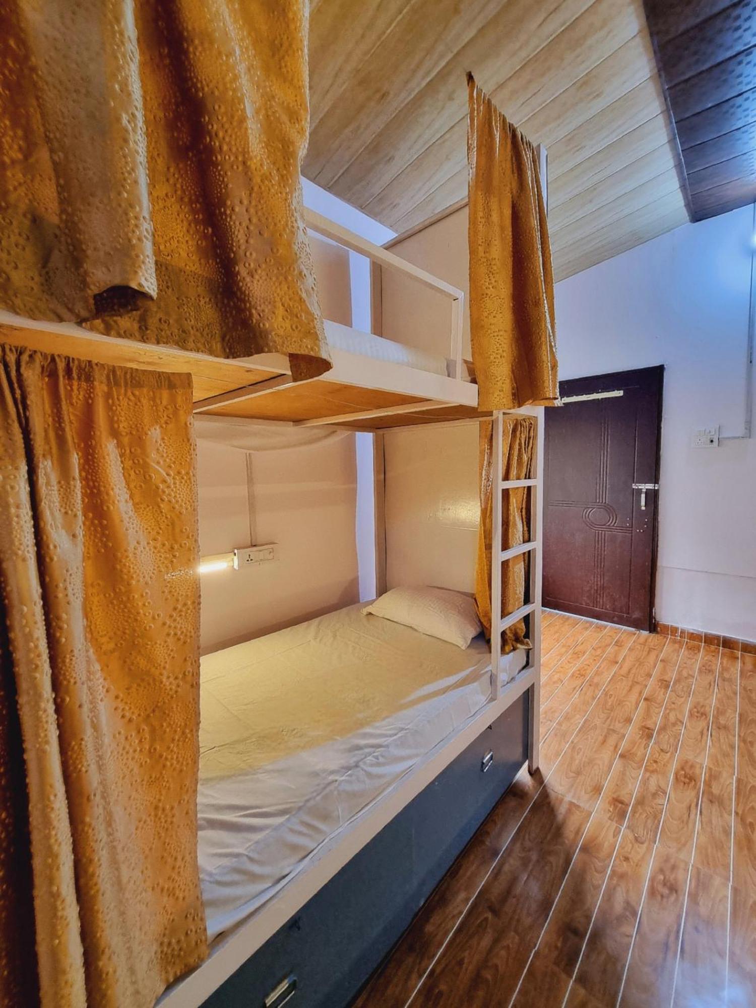 Landlopers Hostel リシケーシュ エクステリア 写真