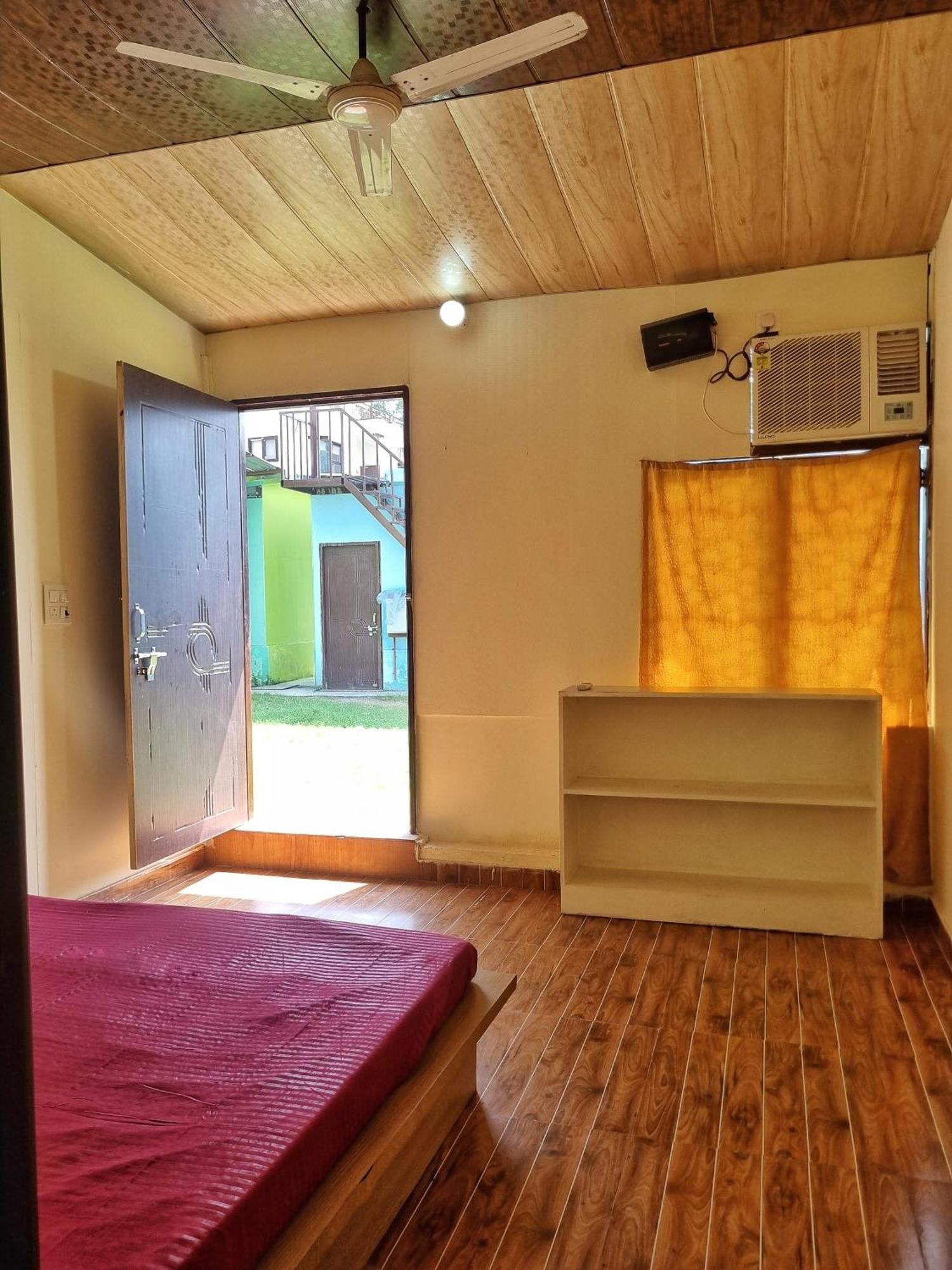 Landlopers Hostel リシケーシュ エクステリア 写真