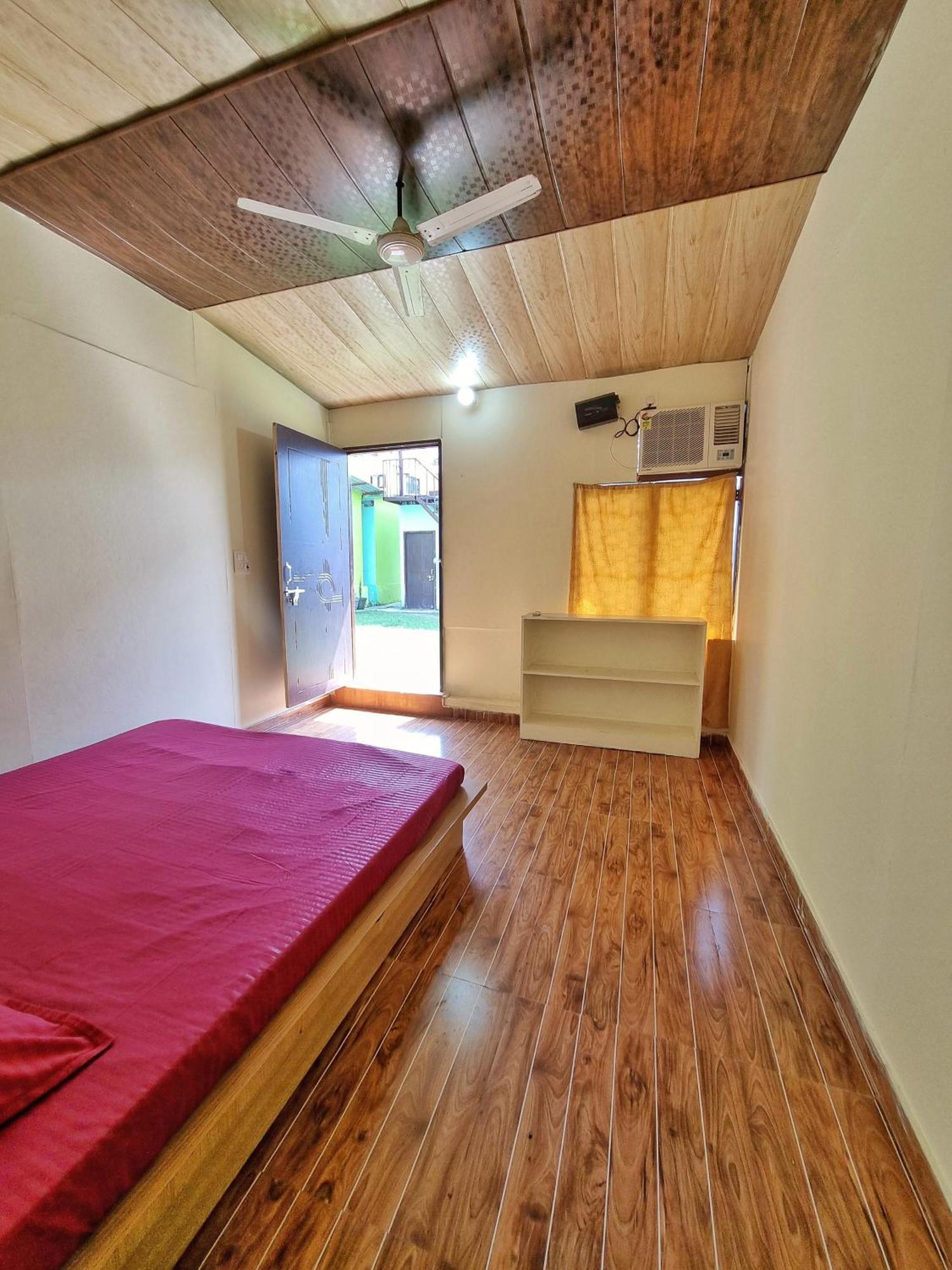 Landlopers Hostel リシケーシュ エクステリア 写真