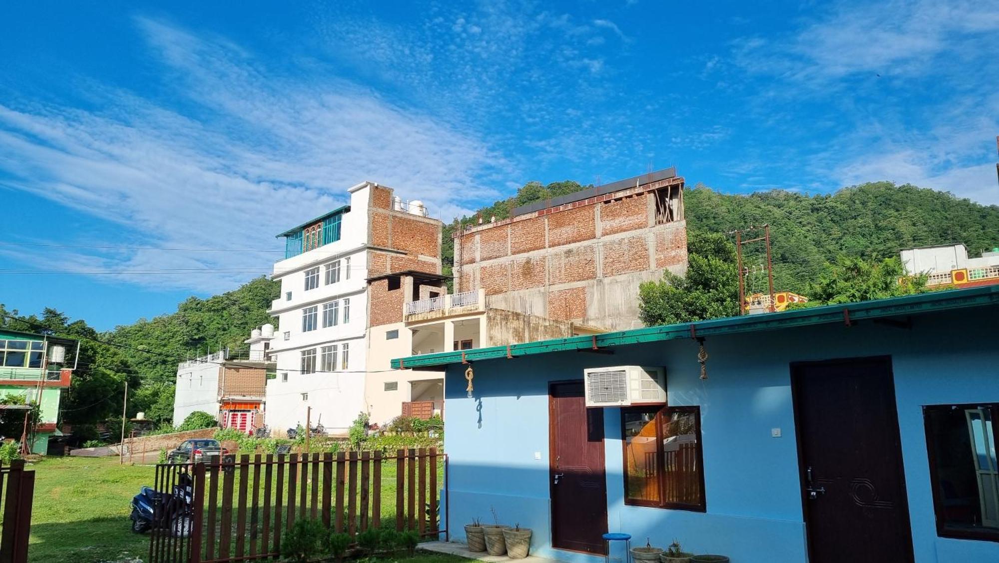 Landlopers Hostel リシケーシュ エクステリア 写真