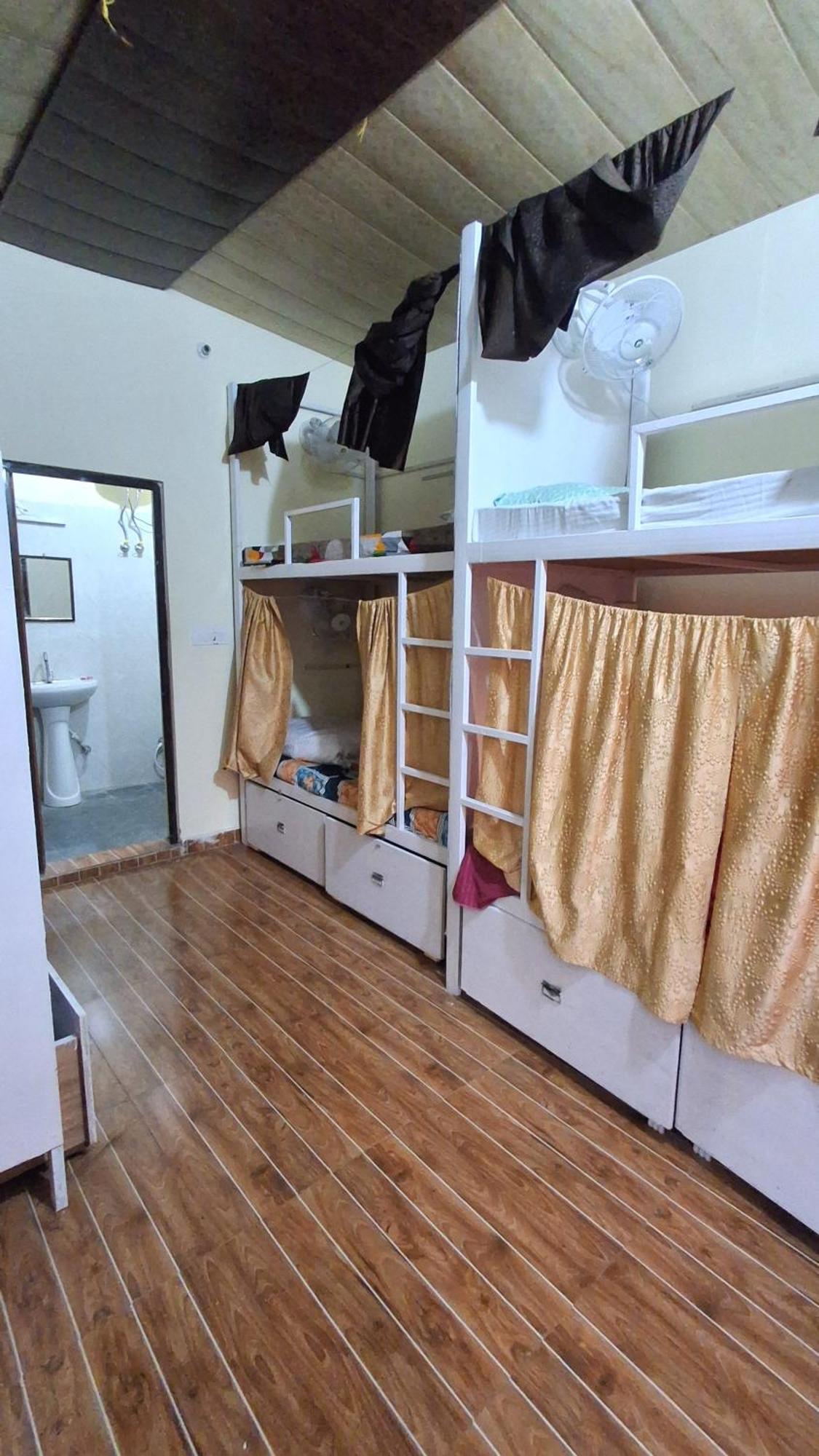 Landlopers Hostel リシケーシュ エクステリア 写真