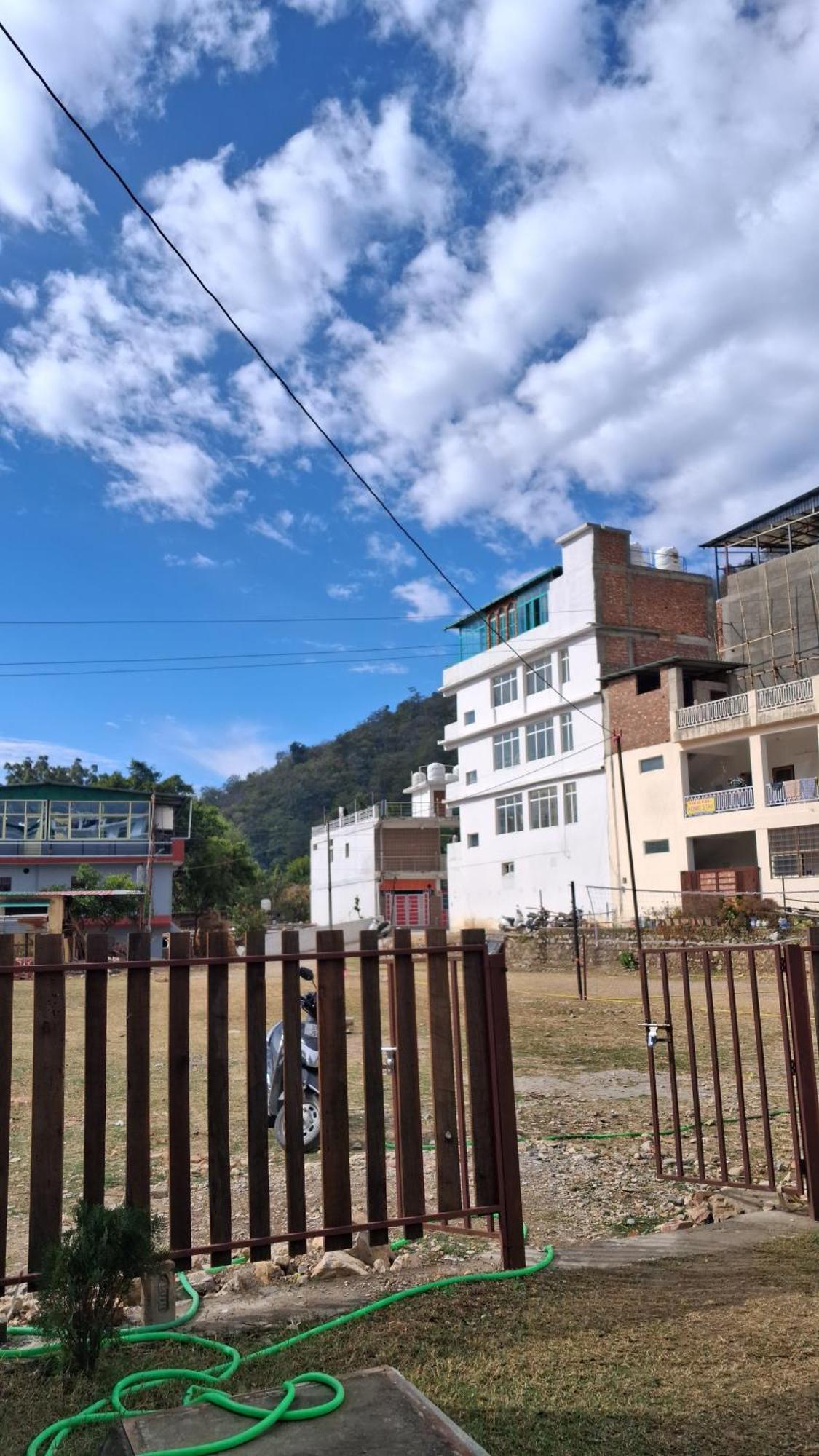 Landlopers Hostel リシケーシュ エクステリア 写真